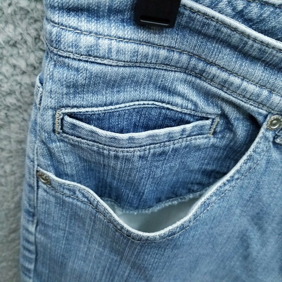 Chico's 25 Platinum Floral Marquis Blue Solid Cropped Jeans 34.5" 23.5" 12" - Picture 3 of 11